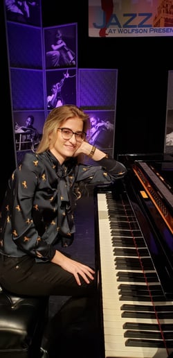 Gallery photo 4 of Commercial and Classical Pianist