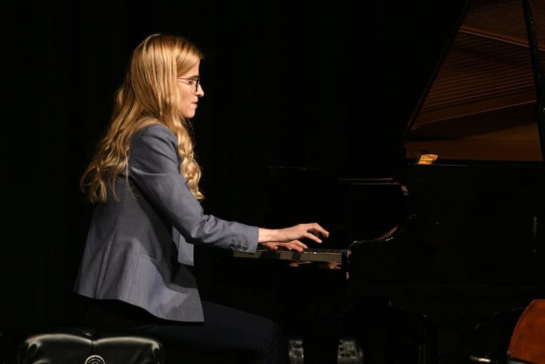 Gallery photo 2 of Commercial and Classical Pianist