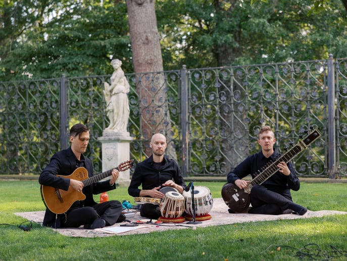 Gallery photo 5 of Compass Trio