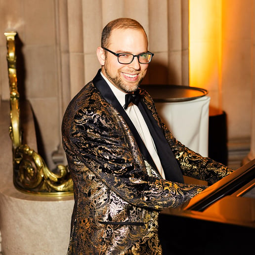 Gallery photo 1 of Concert Pianist - RMG Entertainment