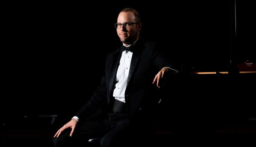 Gallery photo 7 of Concert Pianist - RMG Entertainment