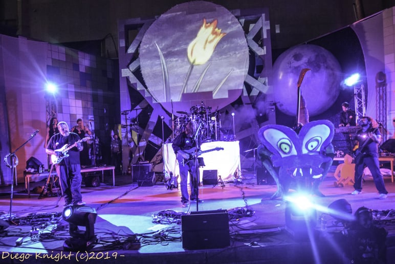Gallery photo 1 of Continuous Signal