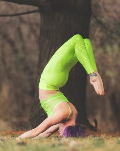 Gallery photo 1 of Elaina M. - Contortionist/Handbalance