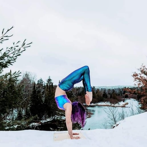 Gallery photo 2 of Elaina M. - Contortionist/Handbalance