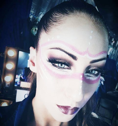 Gallery photo 3 of Corissa's elegant aerial performances