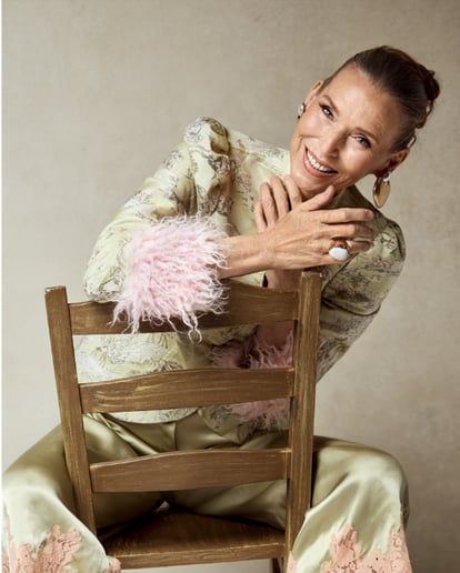 Gallery photo 2 of Irina Patterson - Comedian