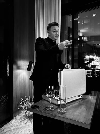 Gallery photo 30 of Vitaliy Savchyshyn - Corporate/Party Magician
