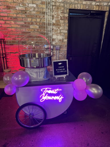 Gallery photo 3 of Cotton Candy Cart/Live Spinning