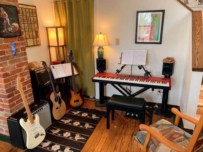 Gallery photo 1 of Eli Bolick - Piano and Guitar