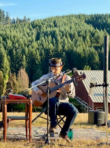 Gallery photo 2 of Craig Einhorn, M.M. Classical Guitarist/Singer