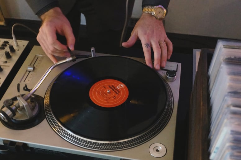 Gallery photo 4 of Crate & Vinyl Entertainment