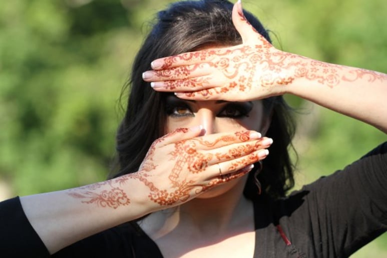 Gallery photo 9 of Crescent Moon Henna