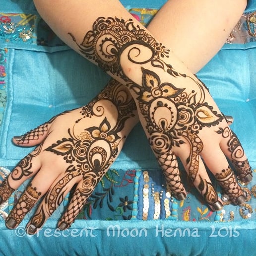 Gallery photo 4 of Crescent Moon Henna