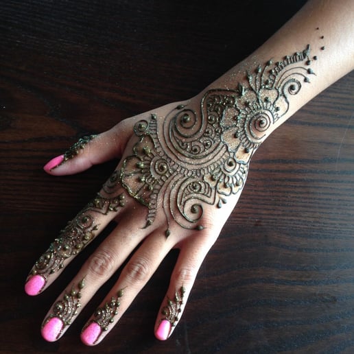 Gallery photo 7 of Crescent Moon Henna