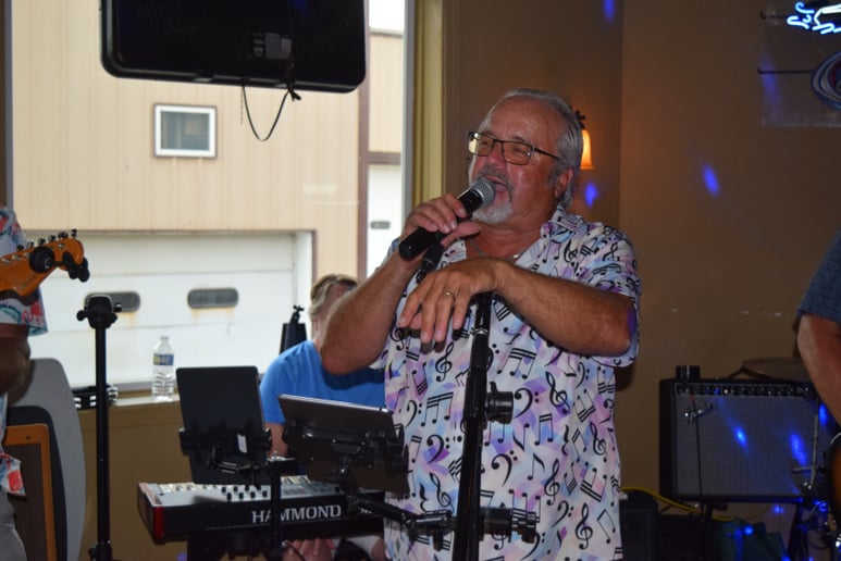 Gallery photo 5 of Crooner Steve