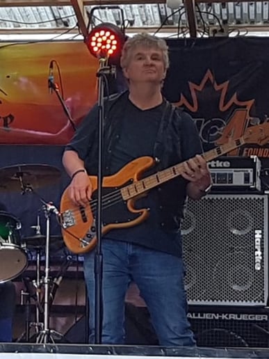 Gallery photo 4 of Crossroads Band
