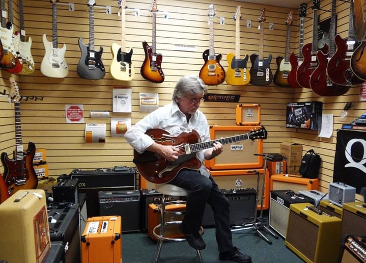 Gallery photo 6 of Steve Nichols Guitarist