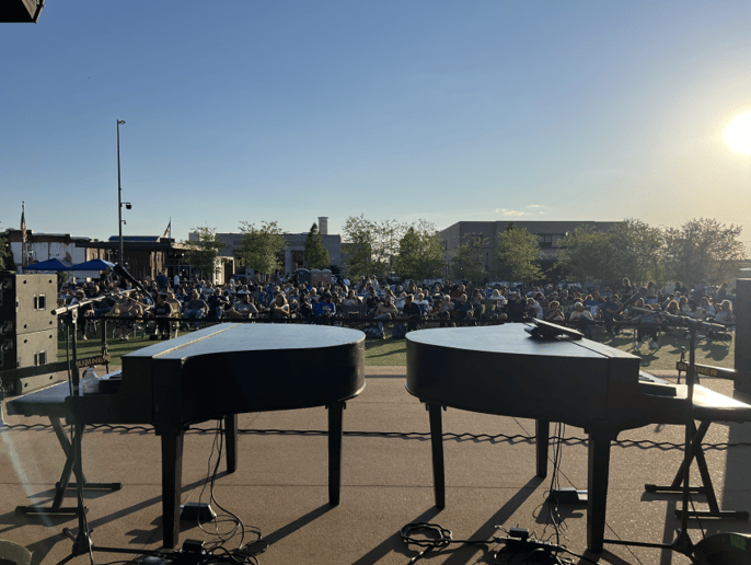 Gallery photo 3 of Cruizin Keys Dueling Piano Show
