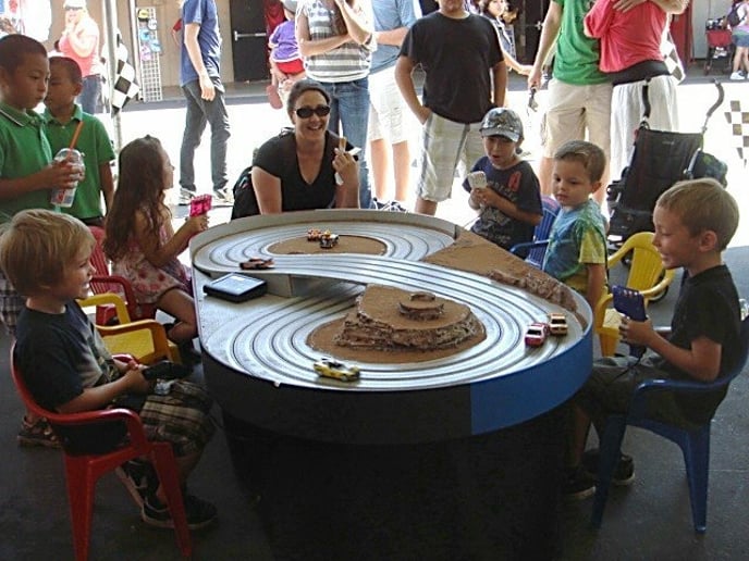 Gallery photo 2 of Cruzin Slot Car Racing