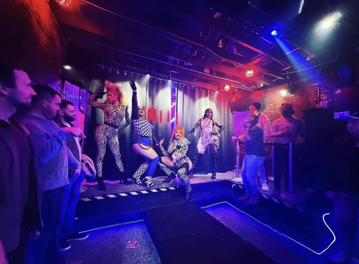 Gallery photo 7 of Crystal Edge: Drag Queen