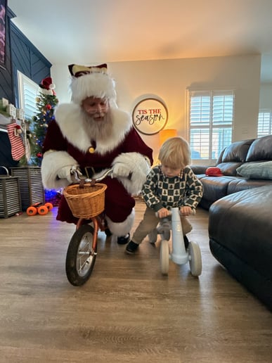 Gallery photo 3 of CT-Santa