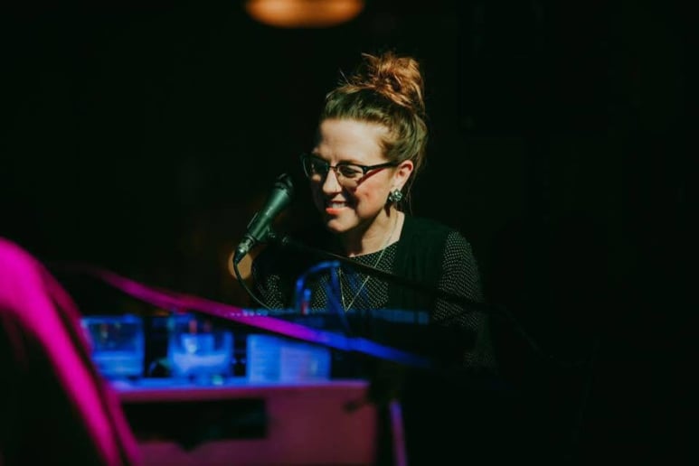 Gallery photo 3 of Lesley Gruhn - Curated Solo Piano Singer