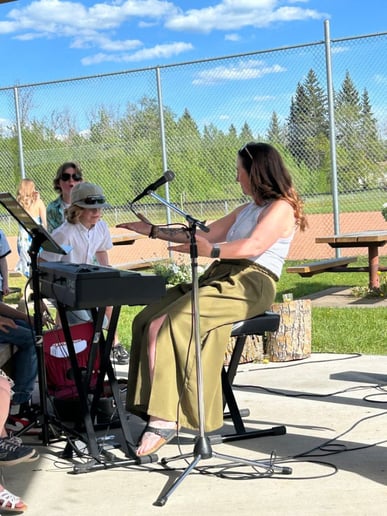 Gallery photo 9 of Lesley Gruhn - Curated Solo Piano Singer