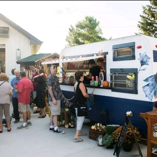 Gallery photo 3 of CurliQ Cantina Mobile bars