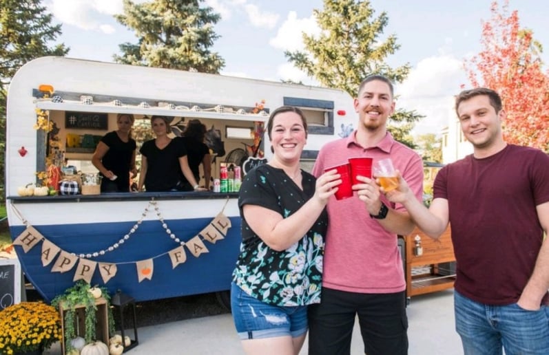 Gallery photo 5 of CurliQ Cantina Mobile bars