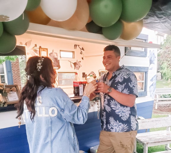 Gallery photo 1 of CurliQ Cantina Mobile bars