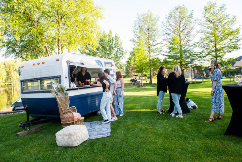 Gallery photo 10 of CurliQ Cantina Mobile bars