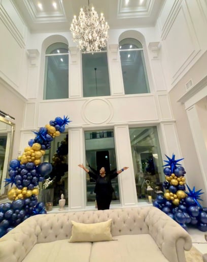 Gallery photo 8 of Custom Signage - Balloon Decorator