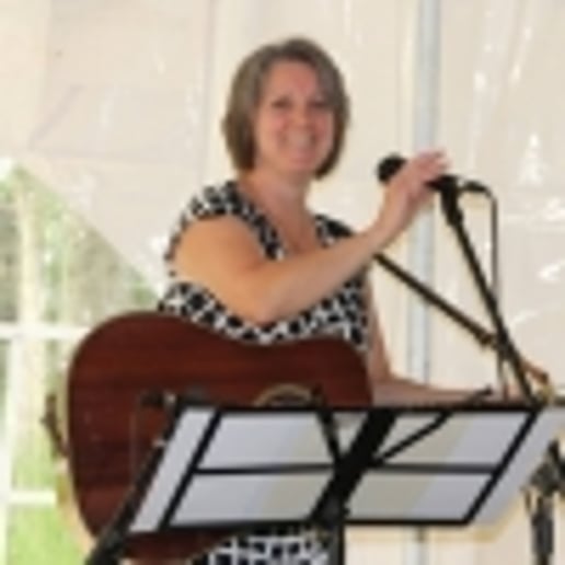 Gallery photo 1 of Cyndi Aarrestad singer/songwriter