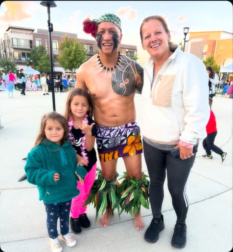 Gallery photo 9 of Da Little Aloha Show