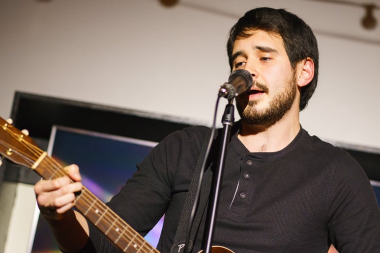 Gallery photo 5 of Dan Barracuda (Acoustic Guitar)