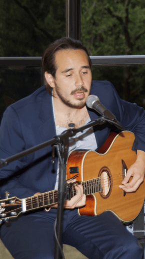 Gallery photo 7 of Dan Barracuda (Acoustic Guitar)