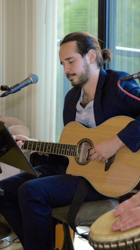 Gallery photo 8 of Dan Barracuda (Acoustic Guitar)