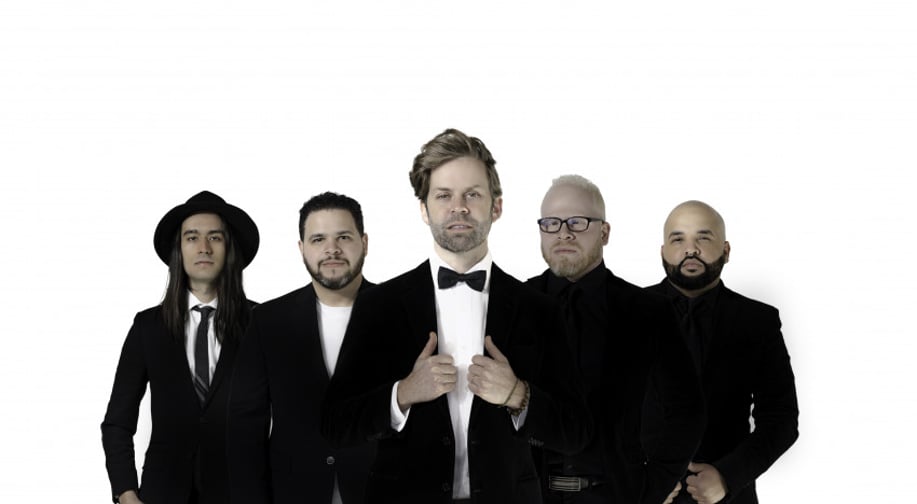 Gallery photo 1 of Dan Burke & The Royal Treatment