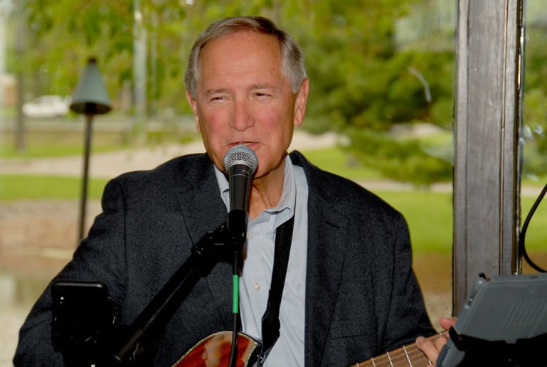 Gallery photo 2 of Dan Heath Acoustic Guitar and Vocals