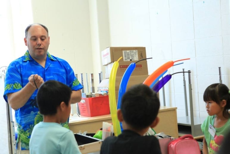 Gallery photo 3 of Dan Magician, Balloonist, Story Teller