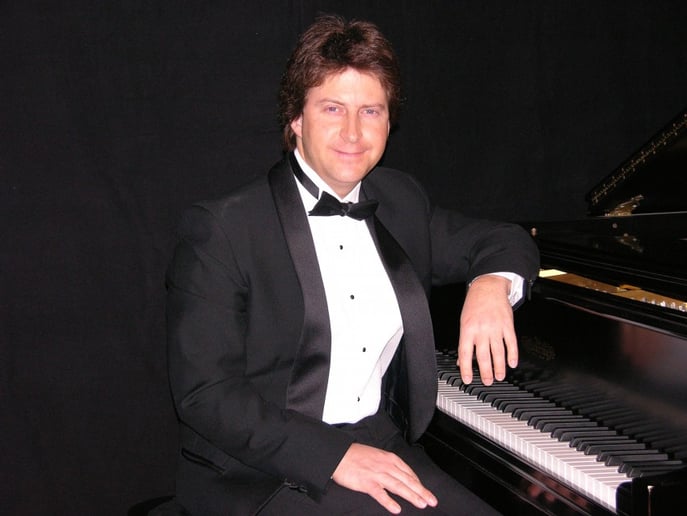 Gallery photo 1 of Dan Mudd-Singing Pianoman