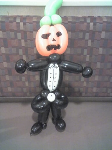Gallery photo 4 of Party Artisans with Dan The Balloon Man