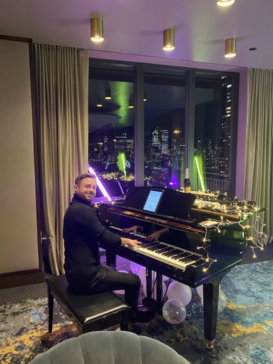 Gallery photo 4 of Dan the Piano Man