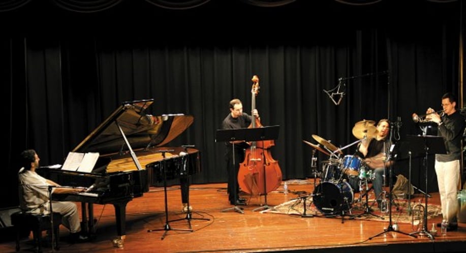 Gallery photo 7 of Dan Zemelman - Pianist & DJ