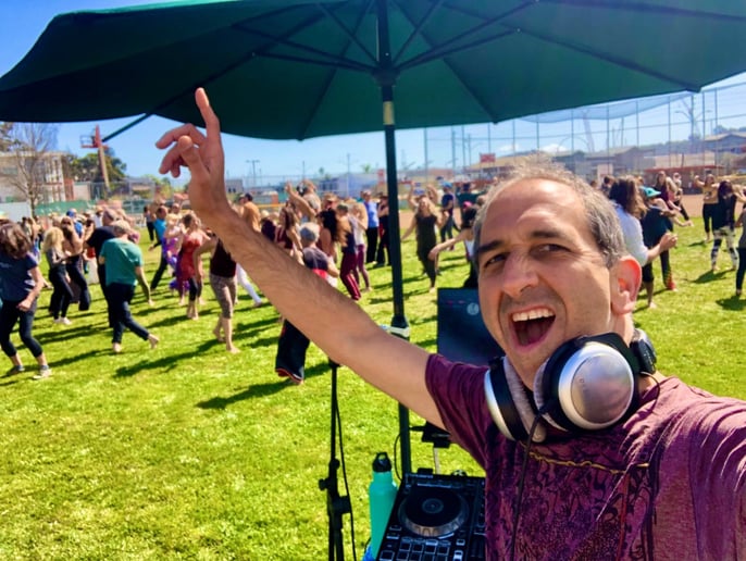 Gallery photo 2 of Dan Zemelman - Pianist & DJ