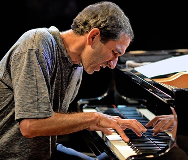 Gallery photo 1 of Dan Zemelman - Pianist & DJ
