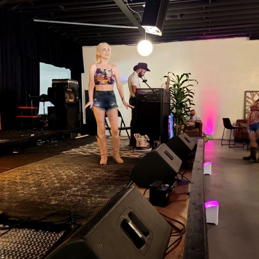 Gallery photo 6 of Dance with Dee