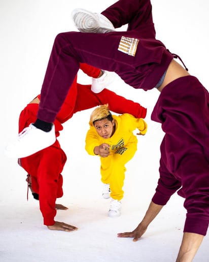 Gallery photo 2 of Dancing Magic Acrobatics Contortion Team