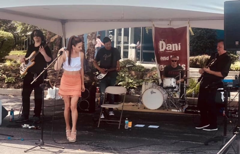Gallery photo 8 of Dani and the Vergels
