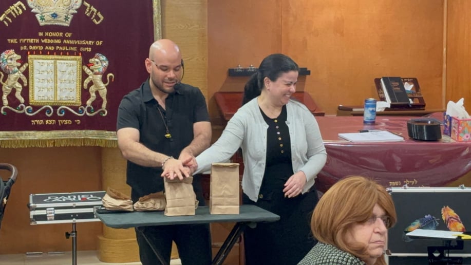 Gallery photo 2 of Daniel Caruso | Magic & Mentalism Experience